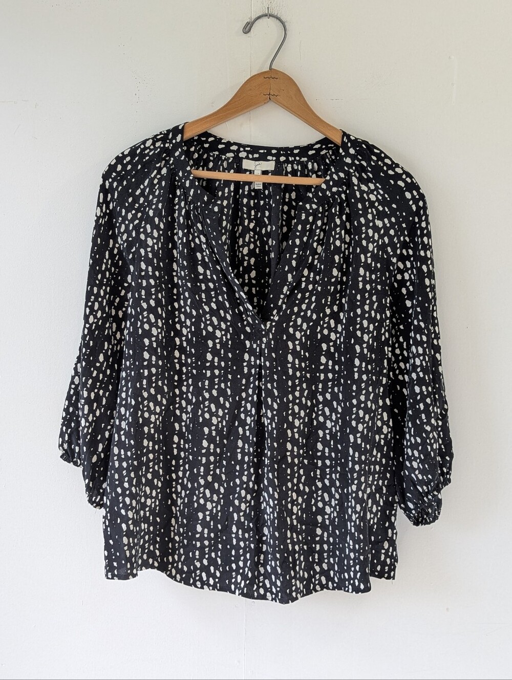 Joie 100% Silk Black and White Print V-Neck 3/4 Sleeve Peasant Blouse Size Small